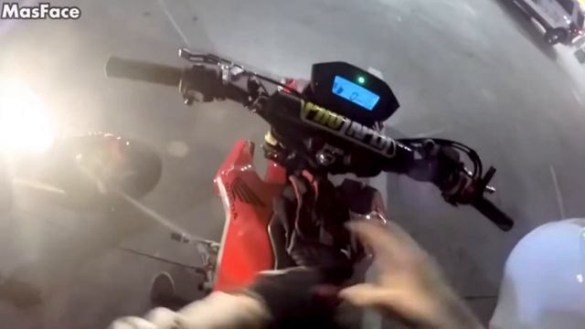 BIKER PULLS OVER BY GORGEOUS POLICE WOMAN | Bikers Vs Cops 2021 смотреть онлайн