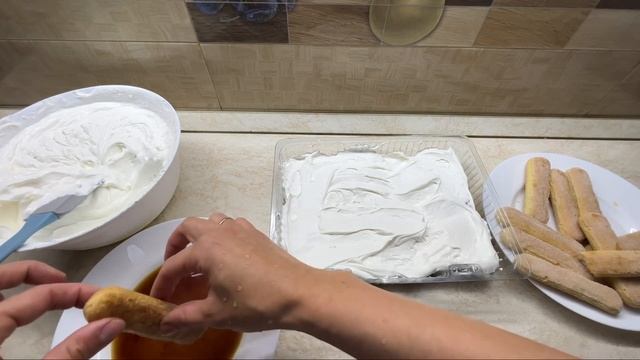 Потрясающий тирамису с кремом из сливок и маскарпоне без добавления сырых яиц!! смотреть онлайн