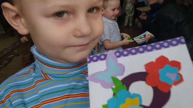 Данюша дарит маме на 8 марта открытку (2020 год) смотреть онлайн