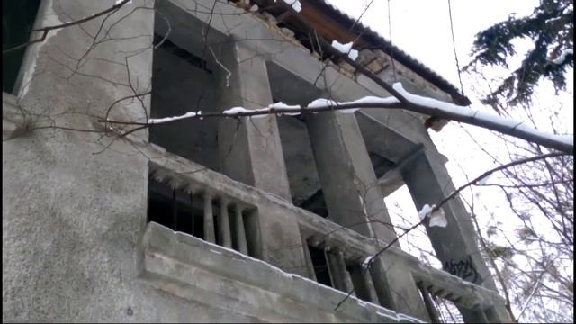 Тайны заброшенного дома в парке Нивки Secrets of an abandoned house in Nivki park смотреть онлайн