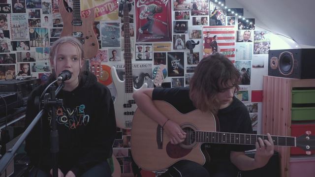 dead girl in the pool cover - girl in red смотреть онлайн