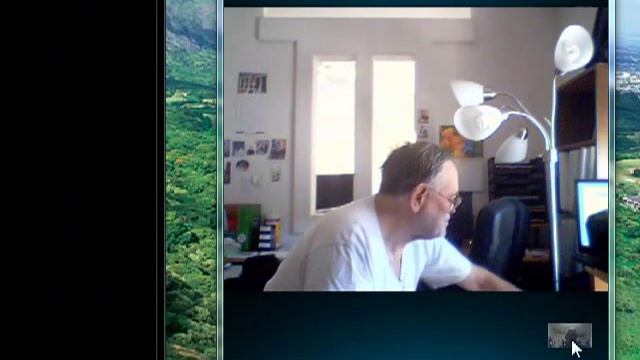 Use Skype and a Laptop смотреть онлайн