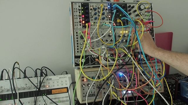 Sormuksia ja surinaa смотреть онлайн