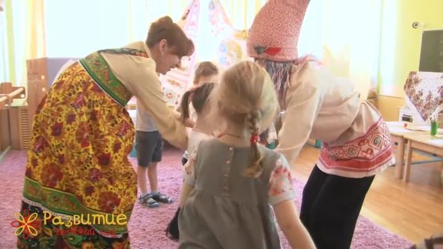 Дымковская роспись. Занятие по прикладному творчеству в частном детском саду "Развитие". смотреть онлайн