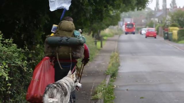 A litter picker is walking across the UK on five-year mission смотреть онлайн