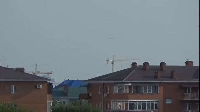 Загадочный(НЛО) объект в небе на окраине Краснодара. смотреть онлайн
