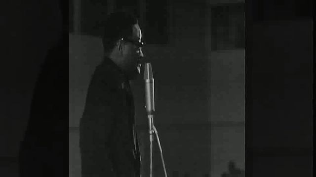 Oscar Peterson Trio w. Clark Terry - Mumbles смотреть онлайн