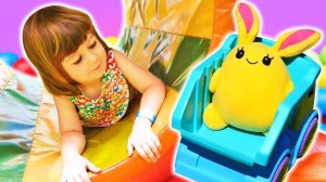 Мама для Лаки: в парке развлечений! Маша Капуки Кануки и Бьянка в видео для детей - Трейлер