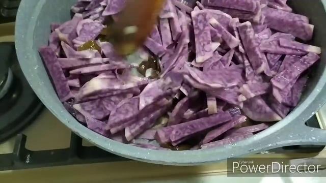 СИНЯЯ ЖАРЕННАЯ КАРТОШКА С ГРИБАМИ.ПО ДЕРЕВЕНСКИ НА СМАЛЬЦЕ смотреть онлайн