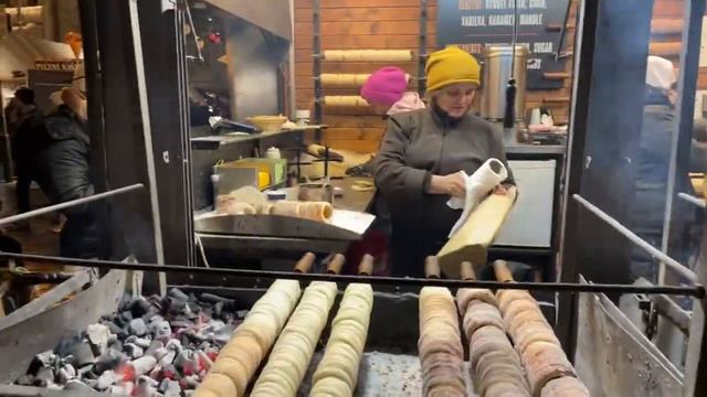 Прага??Сегодня холодно и гололедица Центральная елка и ярмарка сейчас.Прогууляемся#прага #praha смотреть онлайн