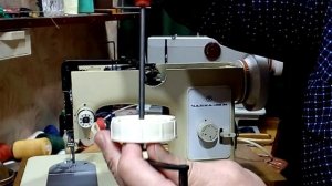 Чайка-132М. Туго вращается регулятор ширины зигзага.