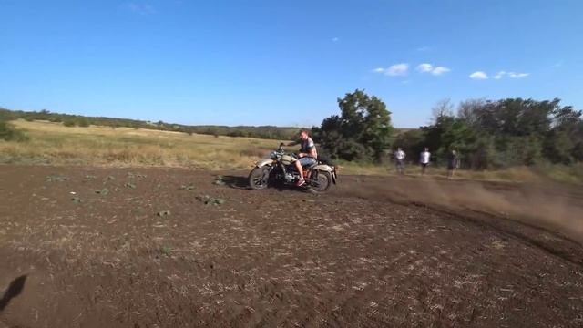 УТОПИЛИ ТЯЖЕЛЫЙ МОТОЦИКЛ УРАЛ ! смотреть онлайн