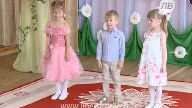 Детский сад в Ельце получил игровой комплекс ... смотреть онлайн