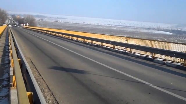 Голодные Лебеди на Днестре у Дубоссарского моста.20.01.17г. смотреть онлайн