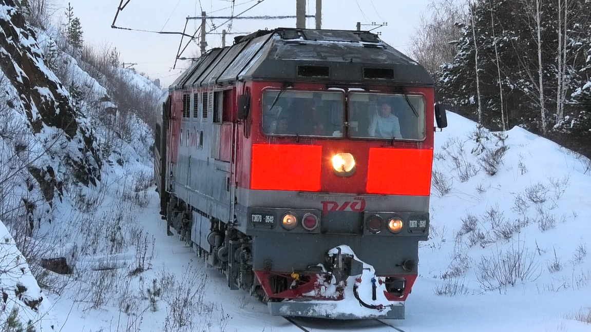 ТЭП70-0542 с пригородным поездом Екатеринбург-Пасс. - Алапаевск смотреть онлайн
