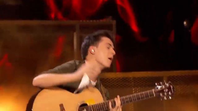 Semifinals 2-America's Got Talent: Marcin Patrzalek Puts Unbelievable Spin On Shape Of You смотреть онлайн