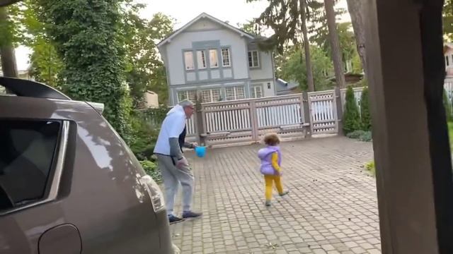 Эммануил Виторган показал, как отдыхает с дочками в Юрмале смотреть онлайн