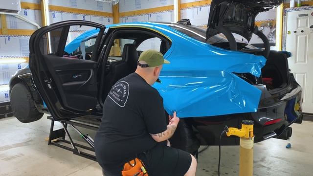 BMW M3 Vinyl Wrapped In Oracal Lagoon Blue смотреть онлайн