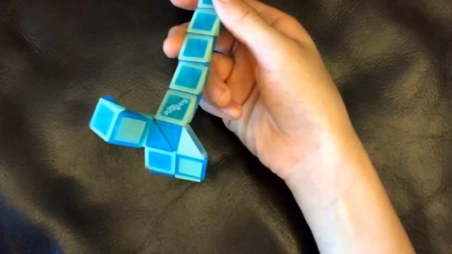 Rubik's Twist Or Smiggle Snake Puzzle Tutorial: How to make a Penguin Shape SLOW Step by Step смотреть онлайн