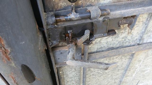 Замок на калитку от честных людей.The lock on the gate смотреть онлайн