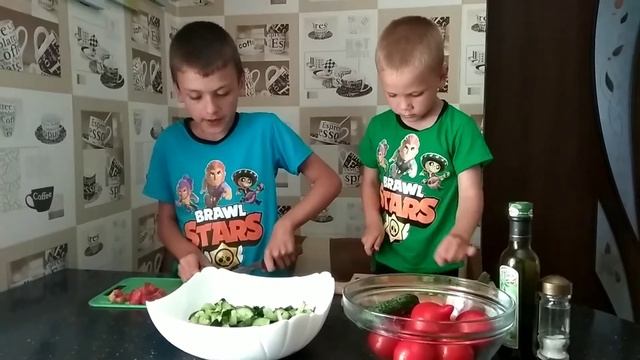 ДЕТИ ГОТОВЯТ САЛАТ простой рецепт. смотреть онлайн