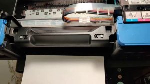 Что делать, если принтер Canon G1411(G1010) печатает черные вертикальные полосы, пачкает бумагу