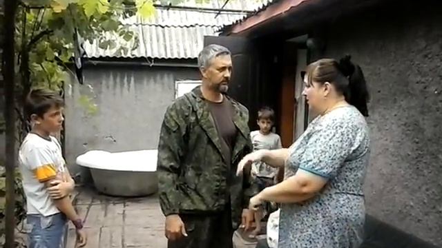 Рядом линия фронта, еды нет, надежда есть смотреть онлайн