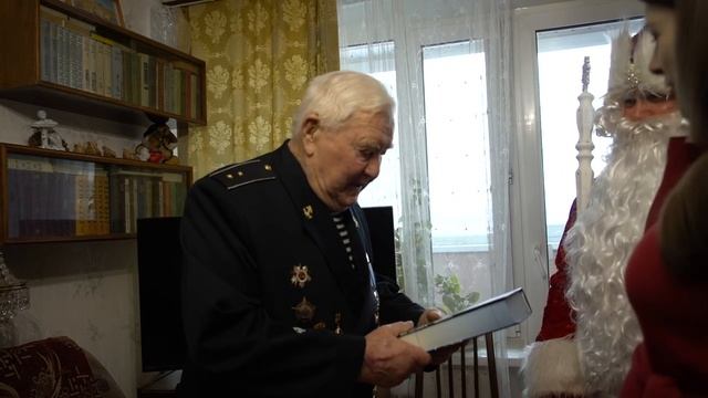 Новогодние поздравление ветеранов от волонтёров и молодёжных организаций. смотреть онлайн