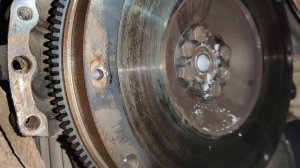 Как вытащить подшипник маховика