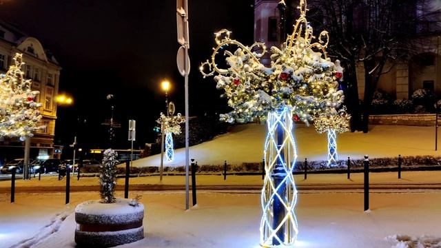 świąteczne iluminacje,choinka Bielsko|Бельско Бяла Польша,4k смотреть онлайн