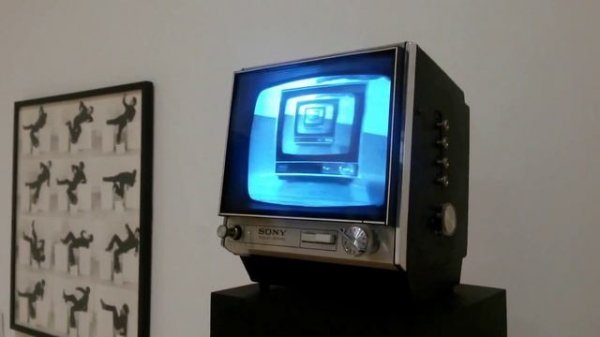 monitor @tate gallery of modern art in London