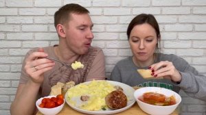 МУКБАНГ ДОМАШНИЕ КОТЛЕТЫ КАРТОФЕЛЬНОЕ ПЮРЕ ЧЕРРИ СОЛЕНЬЯ MUKBANG HOMEMADE CUTLETS MASHED POTATOES