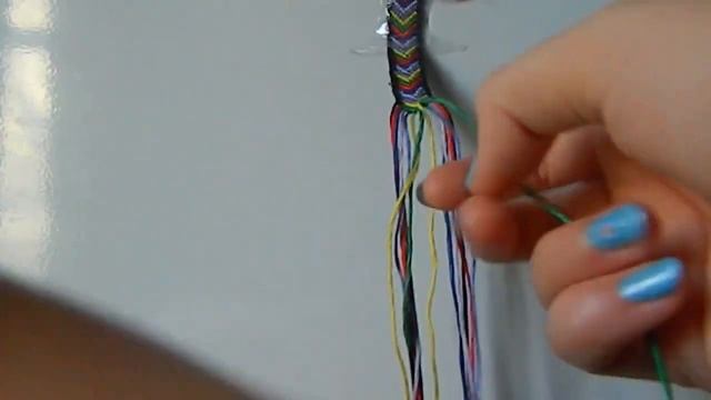 Как плести фенечки из мулине. Фенечка "Стрелочки" смотреть онлайн