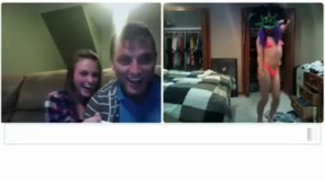 Чувак танцует в Chatroulette