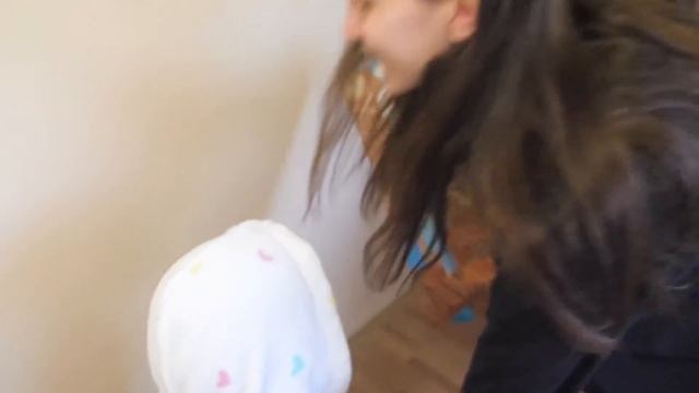 VLOG Катя нашла подарок от Насти раньше времени смотреть онлайн