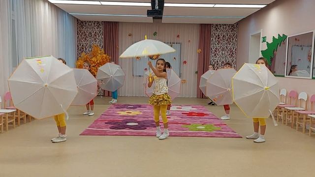 Танец с зонтиками, старшая группа смотреть онлайн