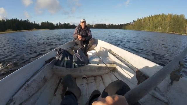 На рыбалку поздней осенью. Щука на мышь. Ловим живцов. Топим сауну. День 1. смотреть онлайн