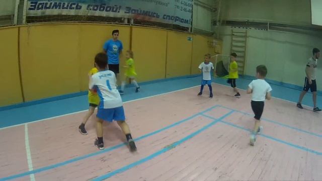 Подвижная игра на быстроту, координацию и внимательность смотреть онлайн