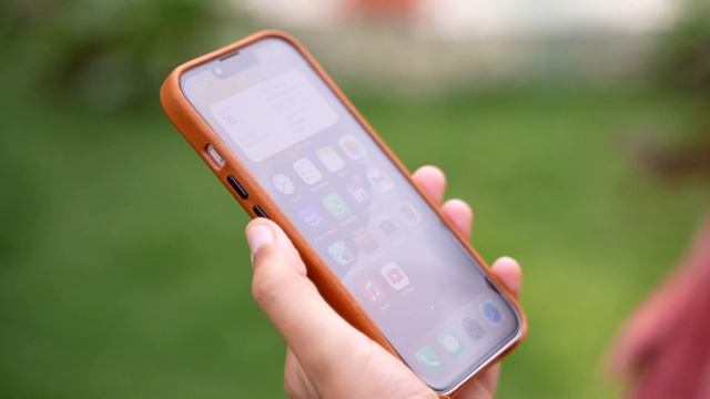 Best Leather Case for iPhone 14 and 14 Pro in 2023 смотреть онлайн