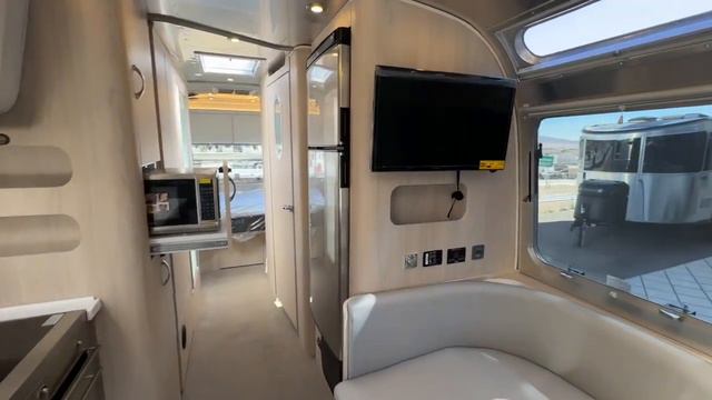 2023 AIRSTREAM GLOBETROTTER 30RBQ QUEEN Las Vegas, Henderson, Salt Lake City, Phoenix, Reno, NV AV2