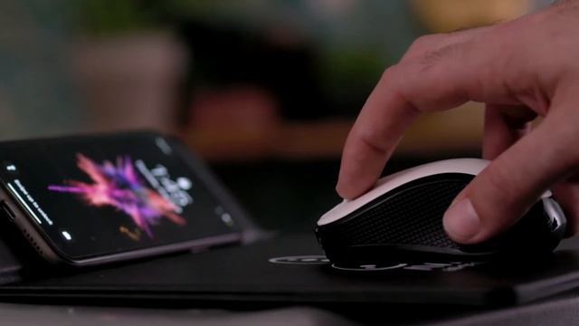 Wireless Charging Mouse Pad with Phone Stand смотреть онлайн