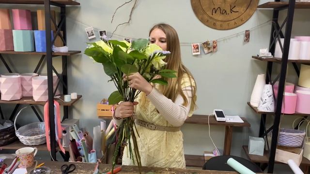 Упаковка букета из французской розы/ Роза лимонад, статица и сирень/ Как сделать французскую розу смотреть онлайн