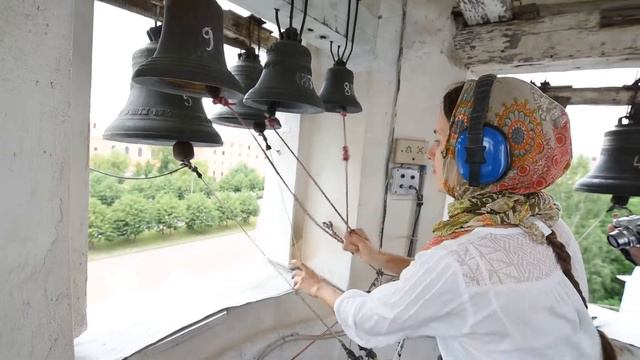 На колокольне Чесменской церкви смотреть онлайн