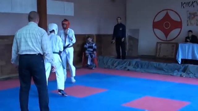 Чемпионат Луганской области 2013г.г.Лисичанск, тренер Лямзин, Медведский Ростик 1бой смотреть онлайн