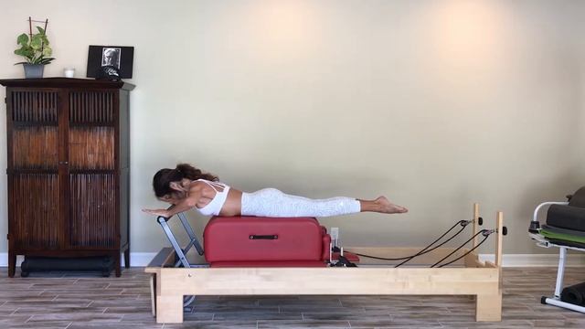 Back Arms & Shoulders on the Pilates Reformer смотреть онлайн
