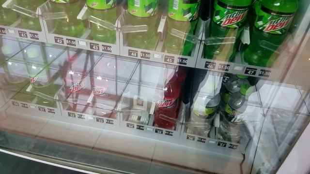 Vendo Vue V40 Glass Front Vending Machine @ Rivertown Crossings Mall - Grandville,MI USA смотреть онлайн