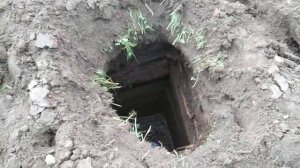 Вспашка зяби.Старый колодец в поле.