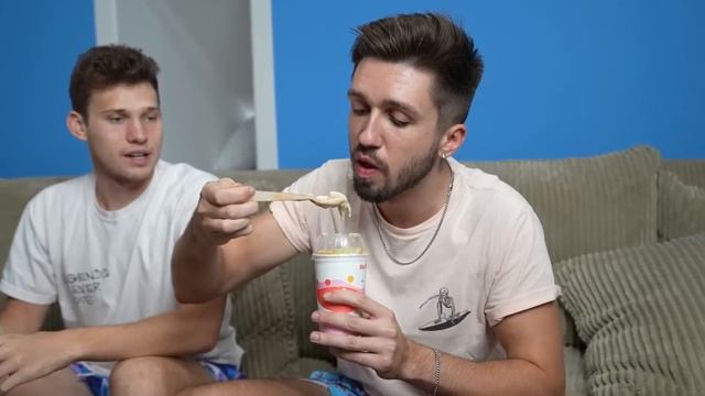 Trying EVERY ITEM On The McDonalds Menu! смотреть онлайн