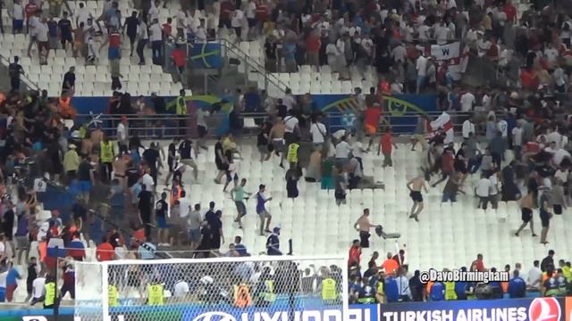 RUSSIAN HOOLIGANS ATTACK: England fans targeted in Marseille смотреть онлайн