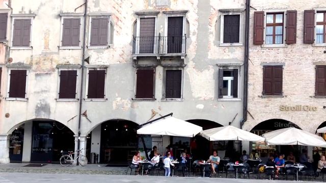 Площадь Джакомо Маттеотти. Удине. Италия. смотреть онлайн